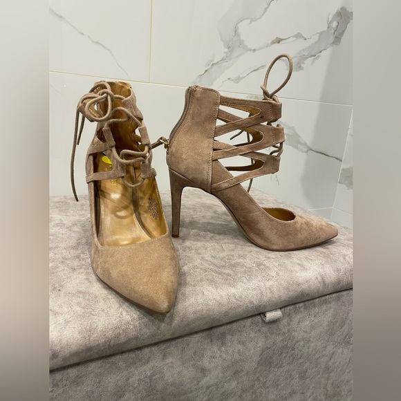 Nine West laced suede heels - Size 9 - Picture 2 of 6